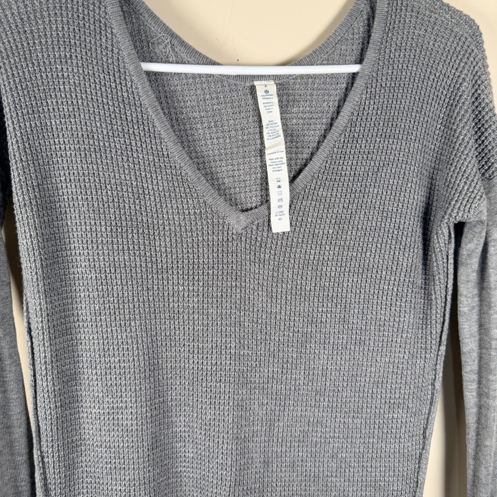 Lululemon Gray Waffle Knit V-Neck Tunic‎ Sweater athleisure travel size 2 - Picture 2 of 7